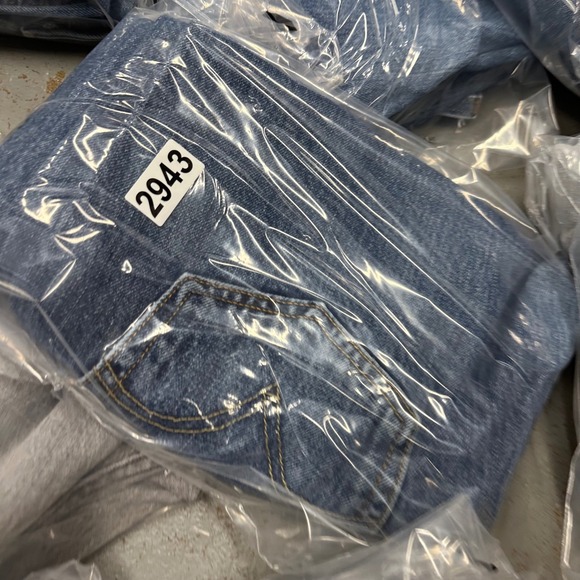 Levis 501 Mens Straight Leg Button Fly Blue Denim Jeans W32 L36 Medium Wash - Picture 5 of 5